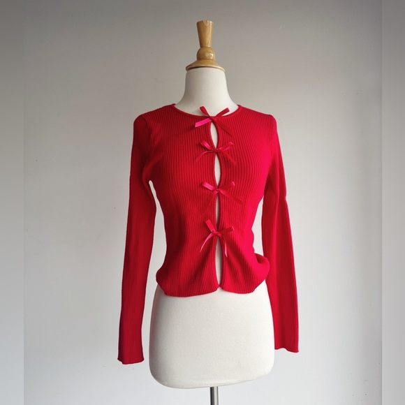 Le Lis Red Ribbon Bow Tie Front Sweater | Size M | Holiday Party Christmas Top - Picture 4 of 7